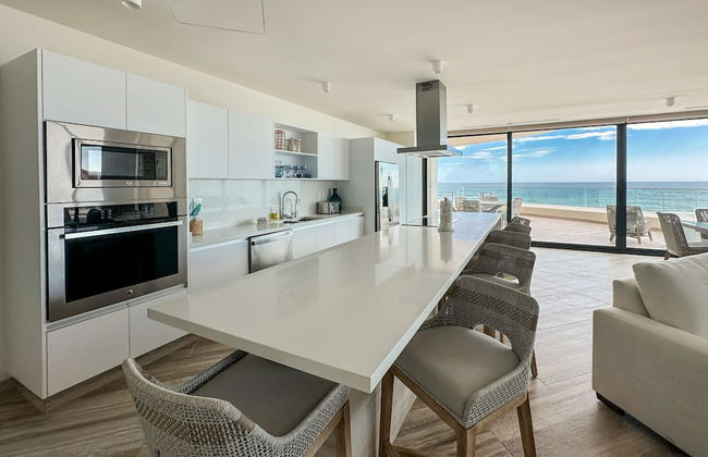 3BR Ground Floor Condo With Direct Pool Access - Photo 20