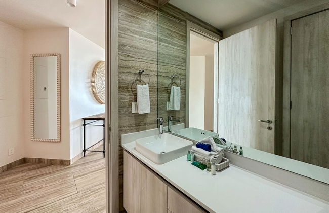 3BR Ground Floor Condo With Direct Pool Access - Photo 54