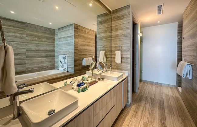 3BR Ground Floor Condo With Direct Pool Access - Photo 32