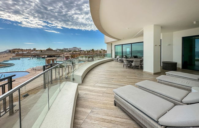 3BR Ground Floor Condo With Direct Pool Access - Photo 2