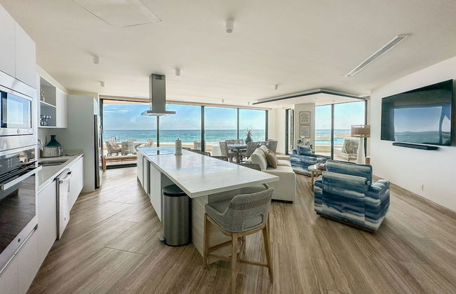 3BR Ground Floor Condo With Direct Pool Access - Photo 10
