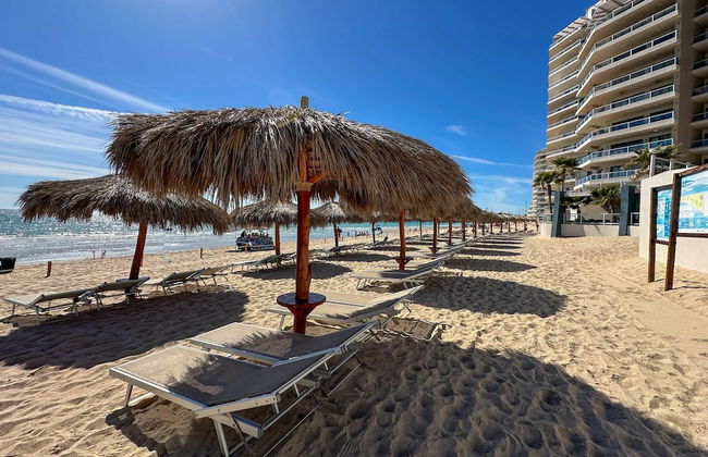 Luxury New Oceanfront Condo 5BR Sleeps 12 - Foto 63