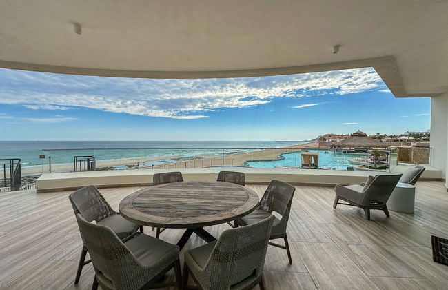 3BR Ground Floor Condo With Direct Pool Access - Photo 4