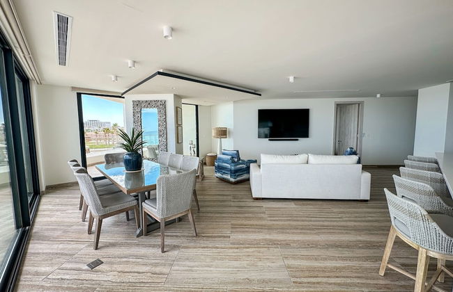 3BR Ground Floor Condo With Direct Pool Access - Photo 15