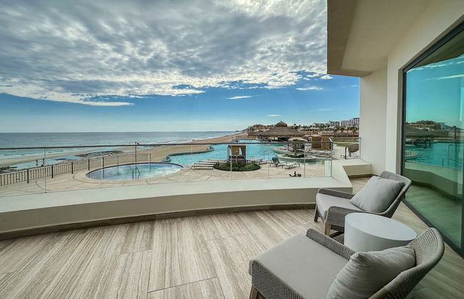 3BR Ground Floor Condo With Direct Pool Access - Photo 7