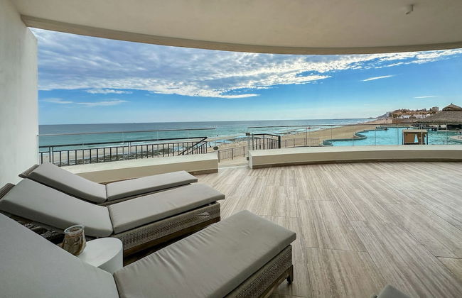 3BR Ground Floor Condo With Direct Pool Access - Photo 8