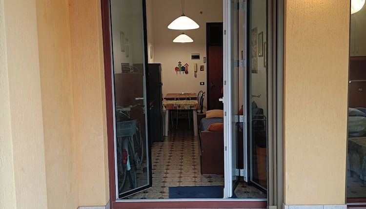 Foto 1 - Functional Flat Near the Beach With Garden