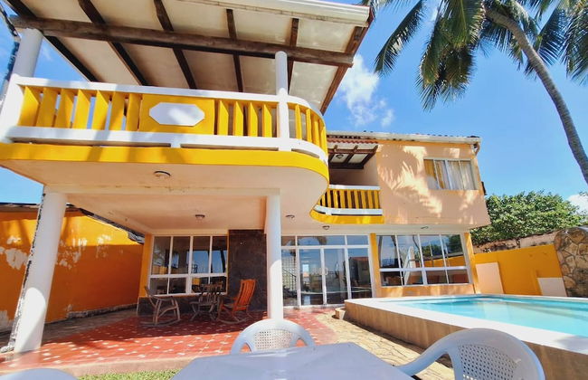 Beachfront House With Pool - Perfect for 12 People - Foto 1