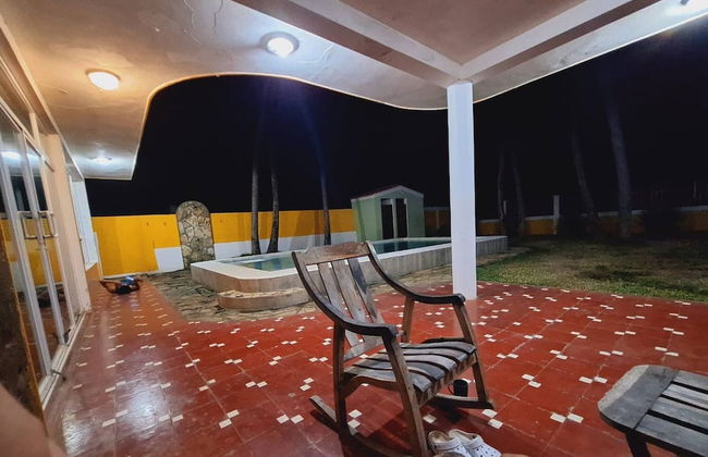 Beachfront House With Pool - Perfect for 12 People - Foto 9