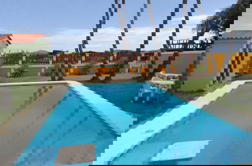 Foto 11 - Beachfront House With Pool - Perfect for 12 People