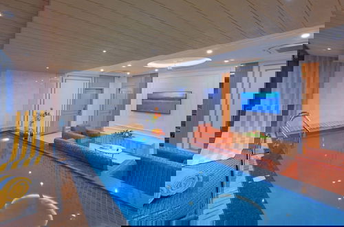 Foto 13 - Vega Suites with Private Indoor Pool