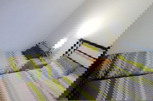 Foto 6 - Cozy2bed Apartment Near City Center