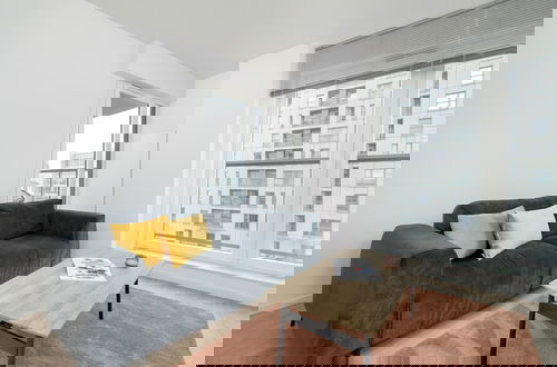 Foto 1 - Cozy Apartment With Parking by Renters
