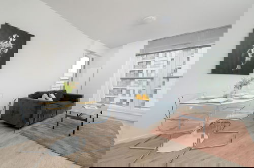 Foto 8 - Cozy Apartment With Parking by Renters