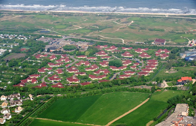 Bungalow by North Sea Beach With Private Garden - Foto 26