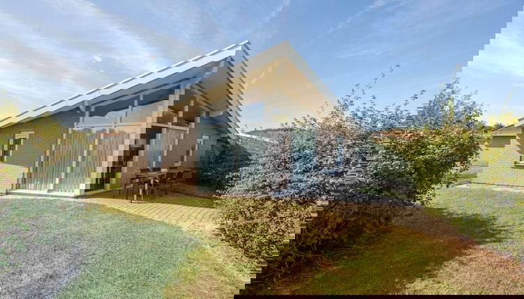 Foto 1 - Bungalow by North Sea Beach With Private Garden
