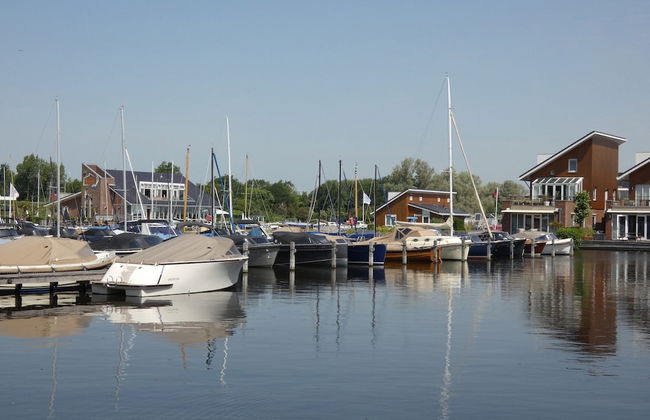 Modern Houseboat With air Conditioning Located in Marina - Foto 28