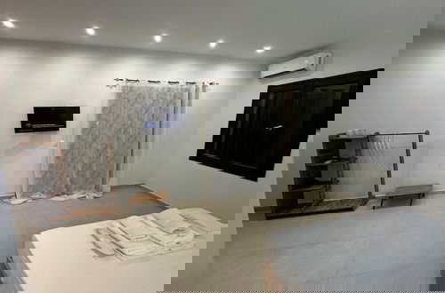 Photo 8 - Georgias House Project North