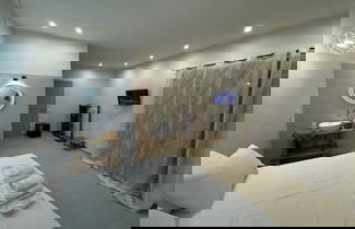 Photo 2 - Georgias House Project North