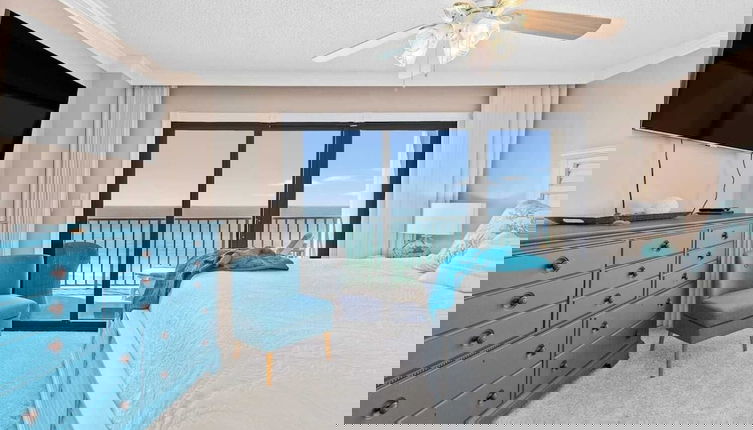 Foto 1 - Beachfront Breeze by Avantstay Beachfront Condo