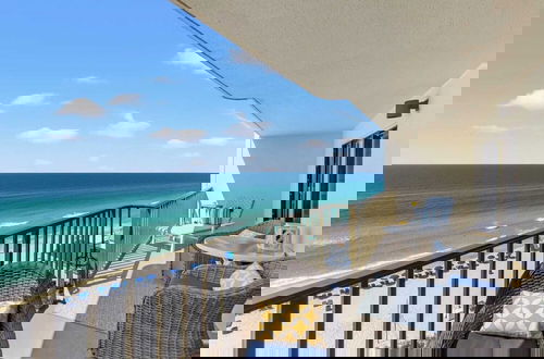 Foto 21 - Beachfront Breeze by Avantstay Beachfront Condo