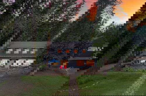 Foto 56 - West Shore Lake House by Avantstay Ski Cabin w/ Backyard Sledding Hill!