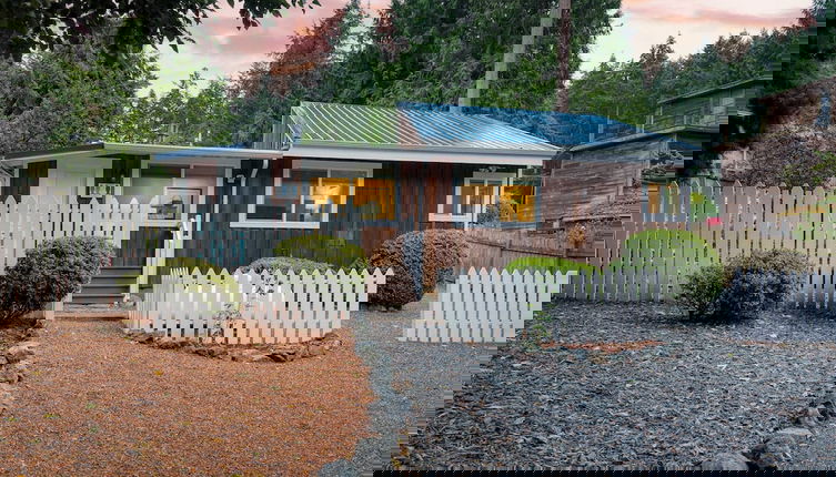 Foto 1 - Cottage By The Bay by Avantstay 0.5mi to Beach!