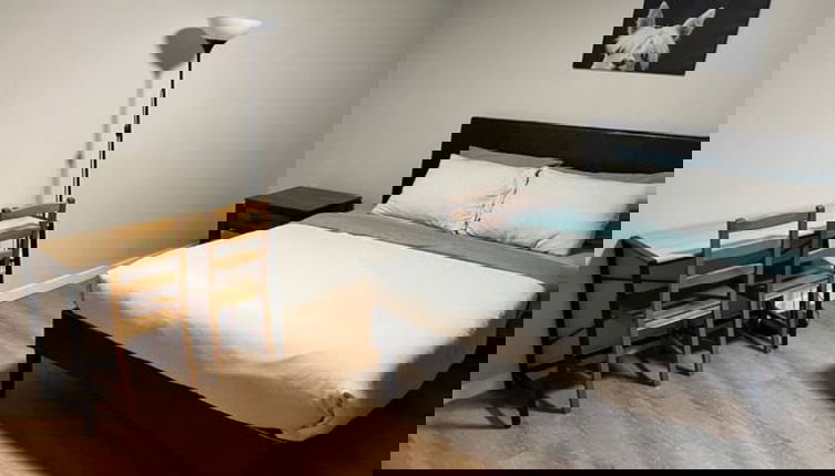 Foto 1 - Cozy 1 Bedroom Rental With Den Free Parking Close to University