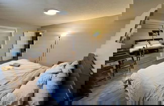 Photo 3 - Cozy 1 Bedroom Rental With Den Free Parking Close to University