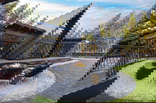 Foto 40 - Lazy River Glamp-house by Avantstay Newly Built, Luxe Indoor-outdoor Living