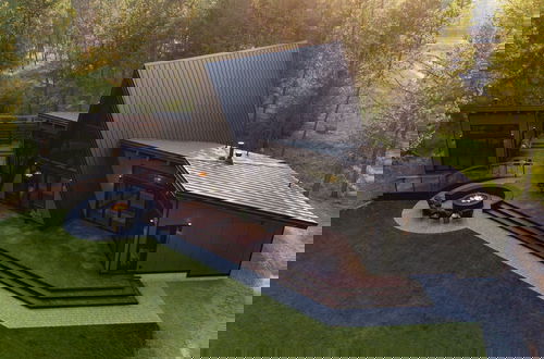 Foto 52 - Lazy River Glamp-house by Avantstay Newly Built, Luxe Indoor-outdoor Living