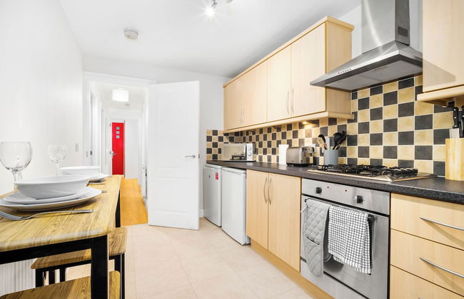 Cosy 2 bed Apt With Free Parking by Oldbury - Foto 5