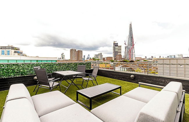 Modern Haven With Terrace View & Urban Charm - Foto 22