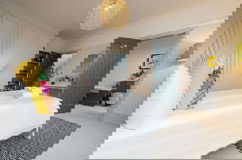 Foto 10 - Chic and Colourful Family Home by Underthedoormat