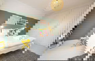 Foto 3 - Chic and Colourful Family Home by Underthedoormat