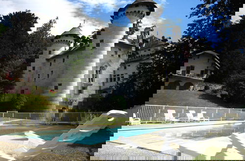 Foto 1 - Renovated Castle Apartment With Swimming Pool