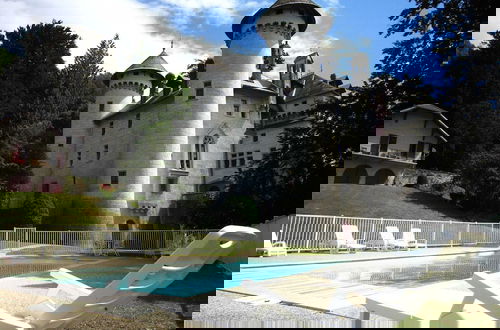 Photo 27 - Renovated Castle Apartment With Swimming Pool