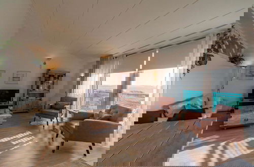 Foto 5 - Calm Apartment With Balcony
