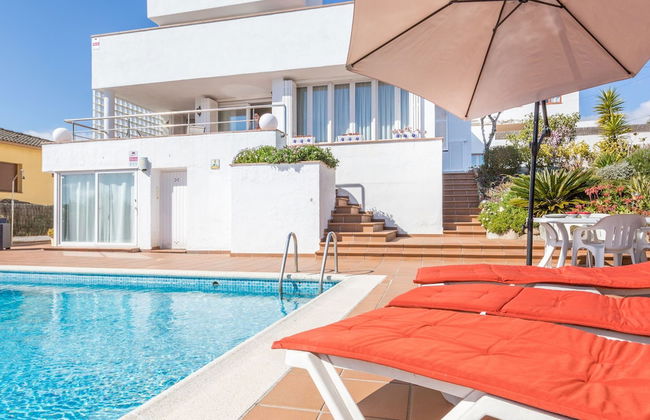 Spacious Holiday Villa With Private Swimming Pool and Various Terraces in Blanes - Foto 27