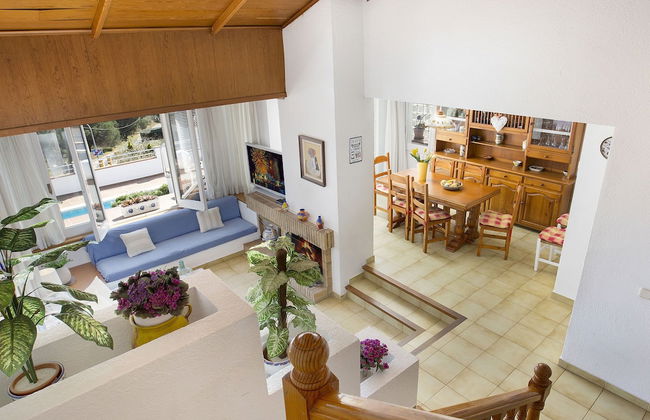 Spacious Holiday Villa With Private Swimming Pool and Various Terraces in Blanes - Foto 4