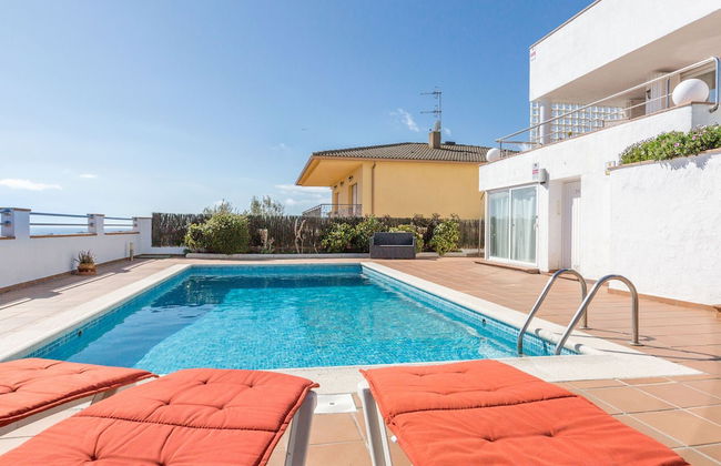 Spacious Holiday Villa With Private Swimming Pool and Various Terraces in Blanes - Foto 20