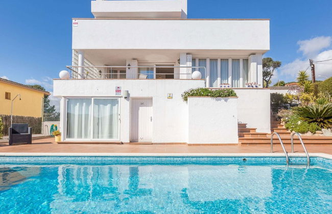 Spacious Holiday Villa With Private Swimming Pool and Various Terraces in Blanes - Foto 28