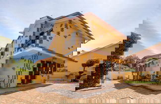 Foto 1 - Apartment With Exclusive Swimming Pool