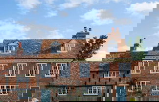 Photo 1 - Bullocks Farm House in High Wycombe