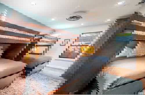 Foto 4 - Lamar Suites by Avantstay 2 Homes w/ Shared Pool
