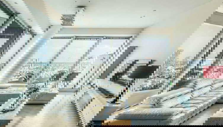 Foto 1 - High end 2 BR w panoramic City view