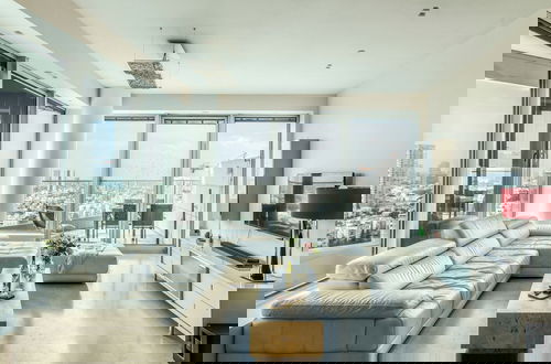 Foto 1 - High end 2 BR w panoramic City view