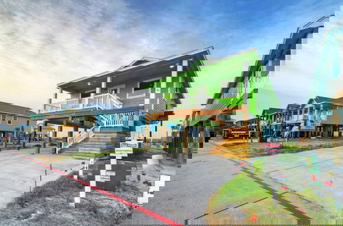 Photo 47 - Priv Pool, Covered Patio Lounge w/ Bar, Sunset Views Green Gecko by Avantstay