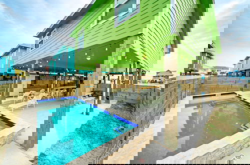 Photo 1 - Priv Pool, Covered Patio Lounge w/ Bar, Sunset Views Green Gecko by Avantstay