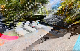 Foto 2 - Poolside Paradise: 4BR w Pool and Mini Playground!